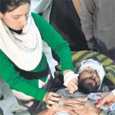 Suicide blast kills 16 in Pak market