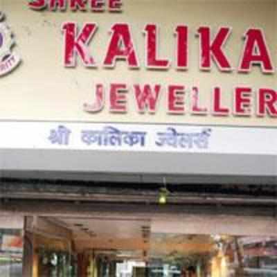 Tunnel thieves loot jewellery shop
