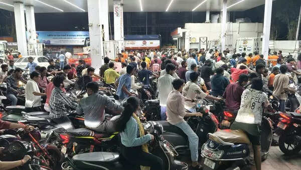 Rumours trigger fuel rush in Indore, nearby districts