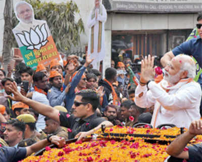 PM, Rahul-Akhilesh woo voters with roadshows