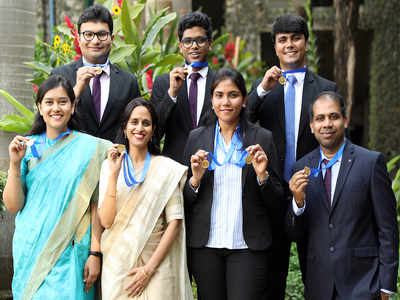 IIM Bangalore awards gold medals to seven students