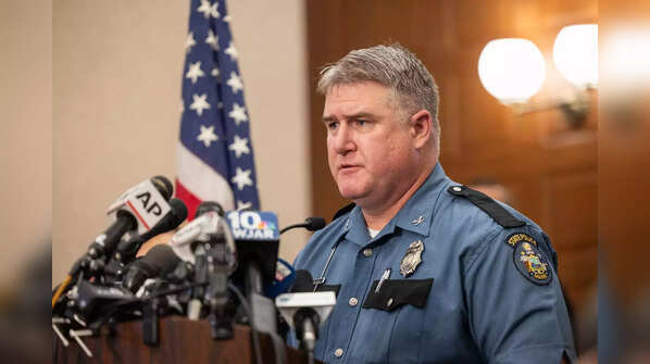 Lewiston, Maine shooting: Hundreds of officers search for suspect ...