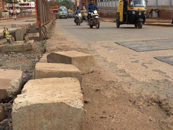 Concrete blocks on BRTS pose danger to motorists