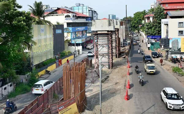 Traffic to ease as KMRLstarts removing barricades