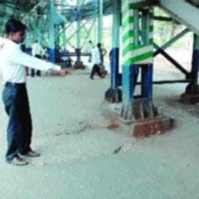 Milk looted from Kanjur Marg station