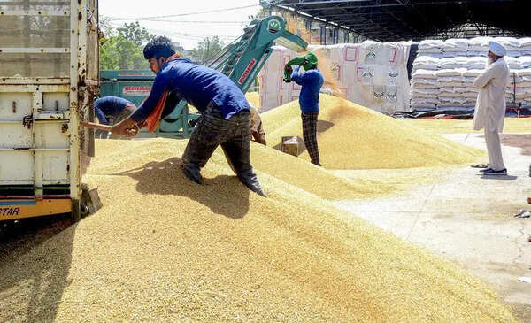 Farmers call off ‘rail roko’ after Centre eases wheat-buying norms