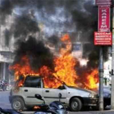 12 injured, 20 vehicles burnt near Charminar