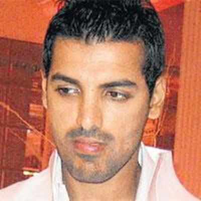 John Abraham set for mainstream Hollywood