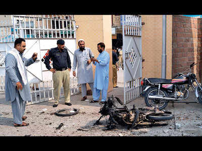 Twin terror attacks kill 9 in Pak