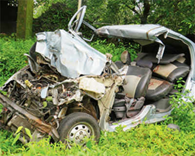 4 dead in E-way crash near Lonavala