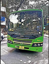 Two of 3 cops who stopped bus, used hands to press brake pedal