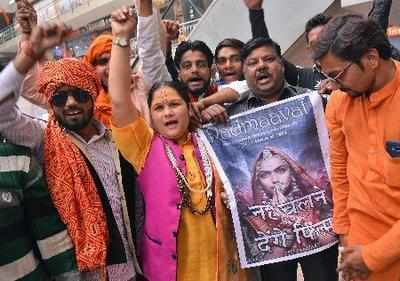 Padmaavat live updates: School bus attacked in Gurugram with children and teachers inside; children cower in fear; Over 100 Karni Sena supporters detained in Mumbai