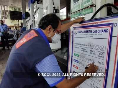 Petrol prices unchanged in Mumbai and metros, costs Rs 100.19 per litre in Maximum city