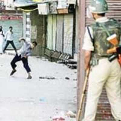 Protestors clash with cops; yatra suspended