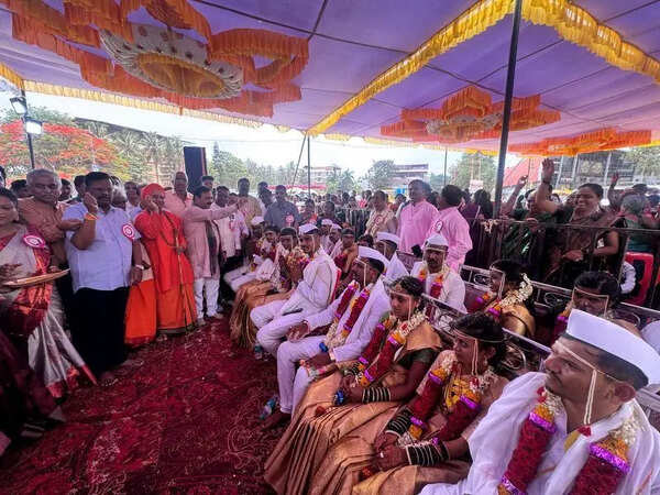 Mass wedding & upanayana ceremony held in Hubballi