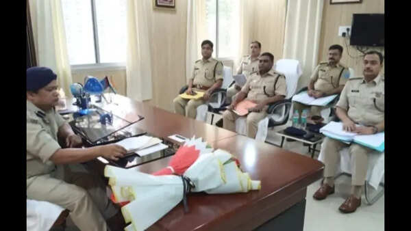 Santhal Pargana DIG Reviews Law and Order, Focuses on Shravani Mela Preparedness