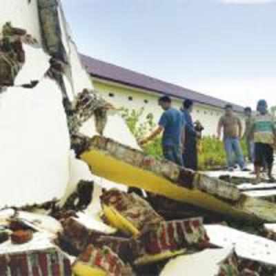 Twin quakes off Aceh spark tsunami fears