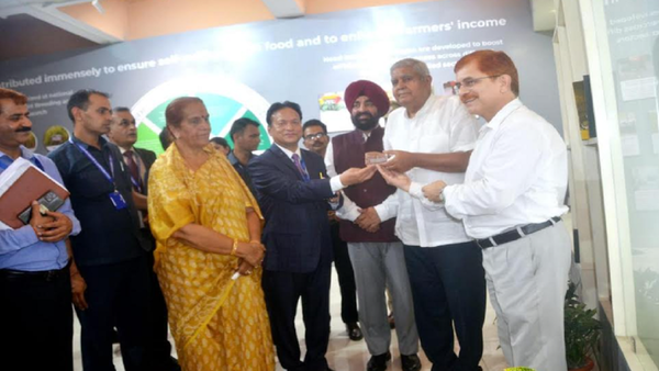Jagdeep Dhankar in Nainital, visits Kainchi dham