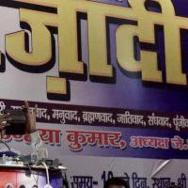 Kanhaiya Kumar shown black flags in Patna
