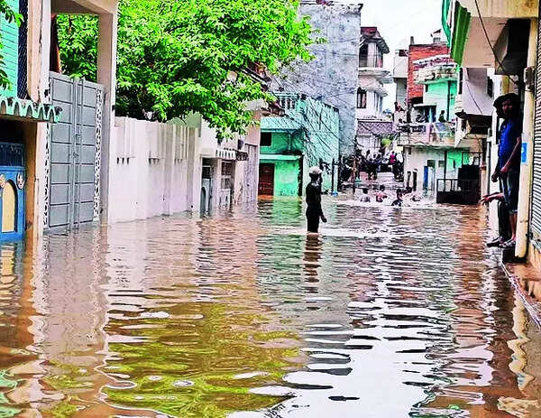 Floodwater enters Bade Hanuman temple premises