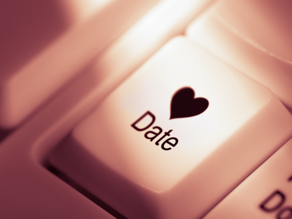 Swipe for Love: “The lack of physical proximity in online dating didn’t stop me from falling in love!”