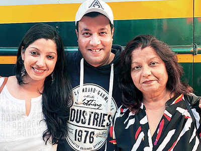 Varun Sharma's family visit him on Chhichhore's set
