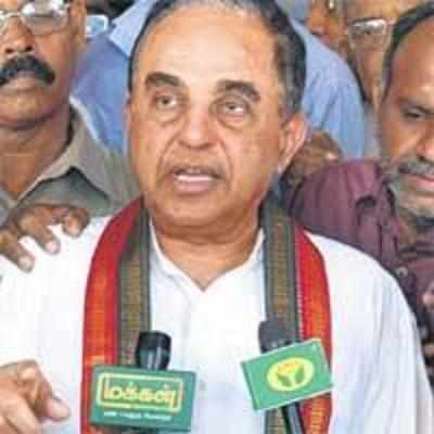 Lawyers attack Swamy in court