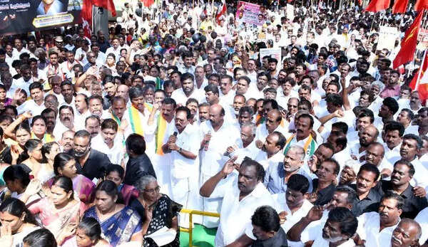 NDA protests ‘₹200-crore tax scam’ in Madurai