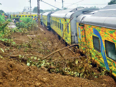 Railway staff at fault for Duronto derailment: probe