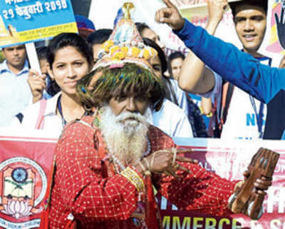 BMC Election 2017: 82-yr-old vasudev tweaks tune to encourage voting