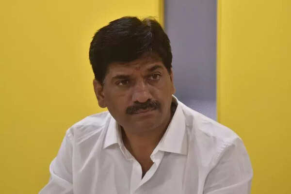 Rs23L fraud: Pethe conned of shares, cash