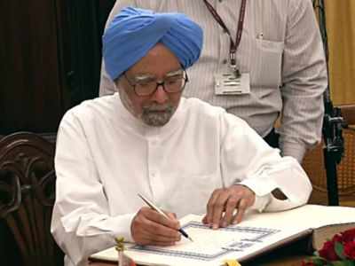 Dr Manmohan Singh slams government for economy slowdown, Finance Minister Nirmala Sitharaman responds