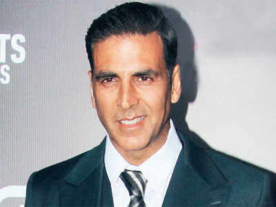 Akshay Kumar makes his Marathi debut as presenter with Swanand Kirkire's Chumbak