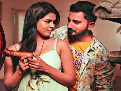 Anavarana Movie Review: Sickly love