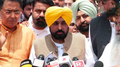 Punjab CM leaves for Delhi, will meet President Murmu to raise issue of AAP MPs moving to BJP