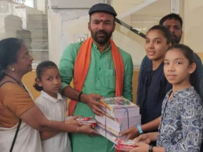 Secunderabad MP-elect G Kishan Reddy turns down bouquets and shawls for notebooks