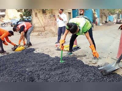Social enterprise fixes giant pothole in Sewri