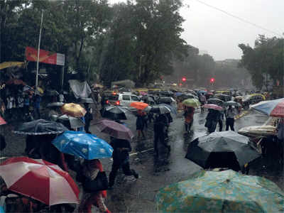 Mumbai Rain: Rains trigger waterlogging, heavy rain forecast for 24 hours