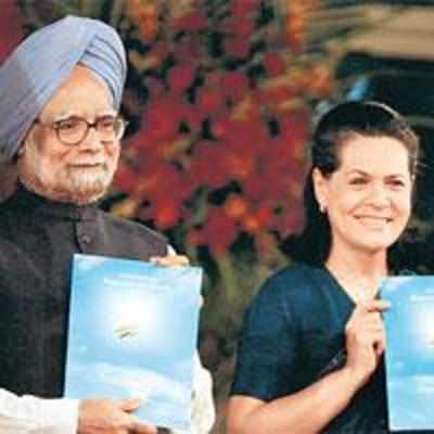 Sonia pats PM for '˜fulfilling promises'