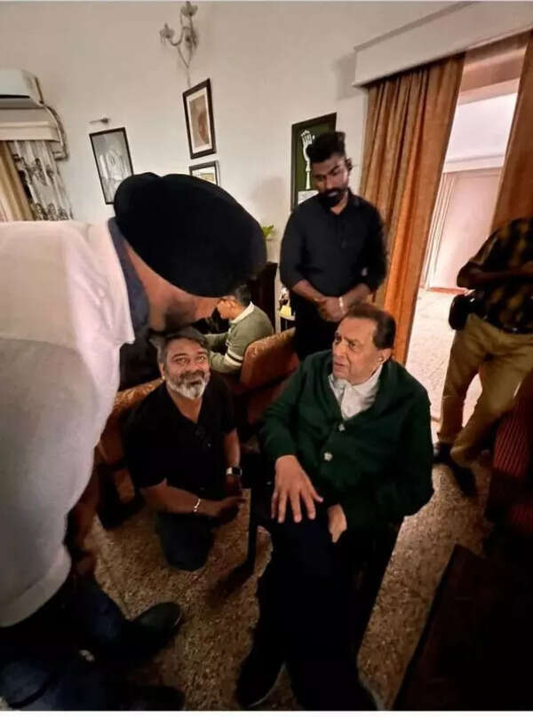 Dharmendra bid adieu to Bollywood with last film ‘Ikkis’ shot in Lucknow