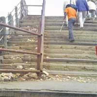 Foot overbridge at Malad '" a disaster waiting to happen