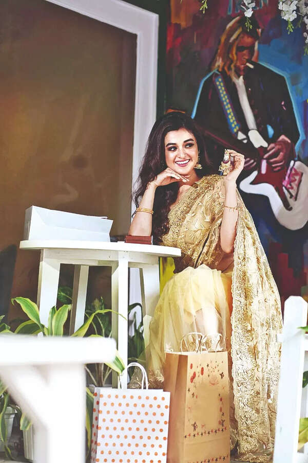 This Durga Puja, I’ve bought a yellow Dhakai sari: Darshana