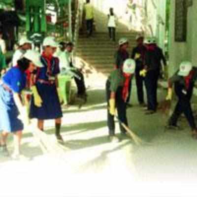 Dombivli railway station clean-up by YMCA