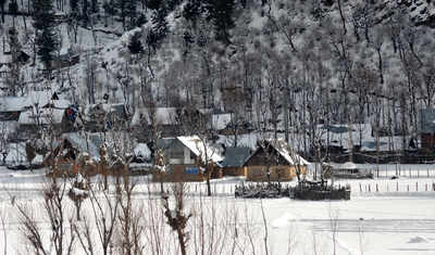 Kashmir valley experiences fresh snowfall