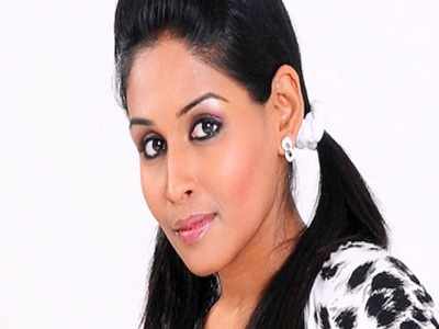 Two goons open fire at South Indian actress' salon