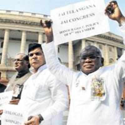 Congress MPs reprimanded for showing Telangana placards during Prez's speech