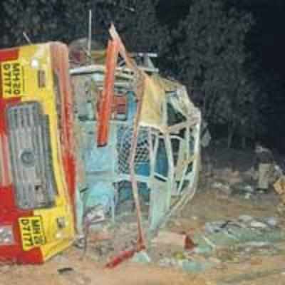 40 injured in accident on Titwala-Kalyan Road