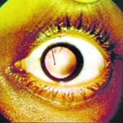 Techie wins fight with worm in eye