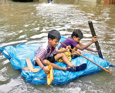 Weakened cyclone Komen hits Bengal, Odisha