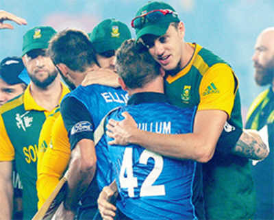 Beers to that: Kiwis, Proteas clink bottles post game